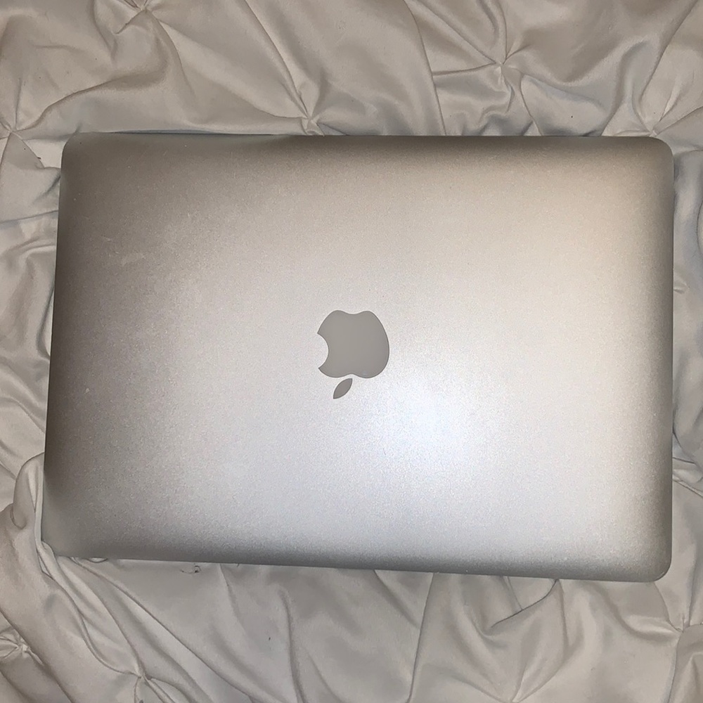 MacBook Air 19”